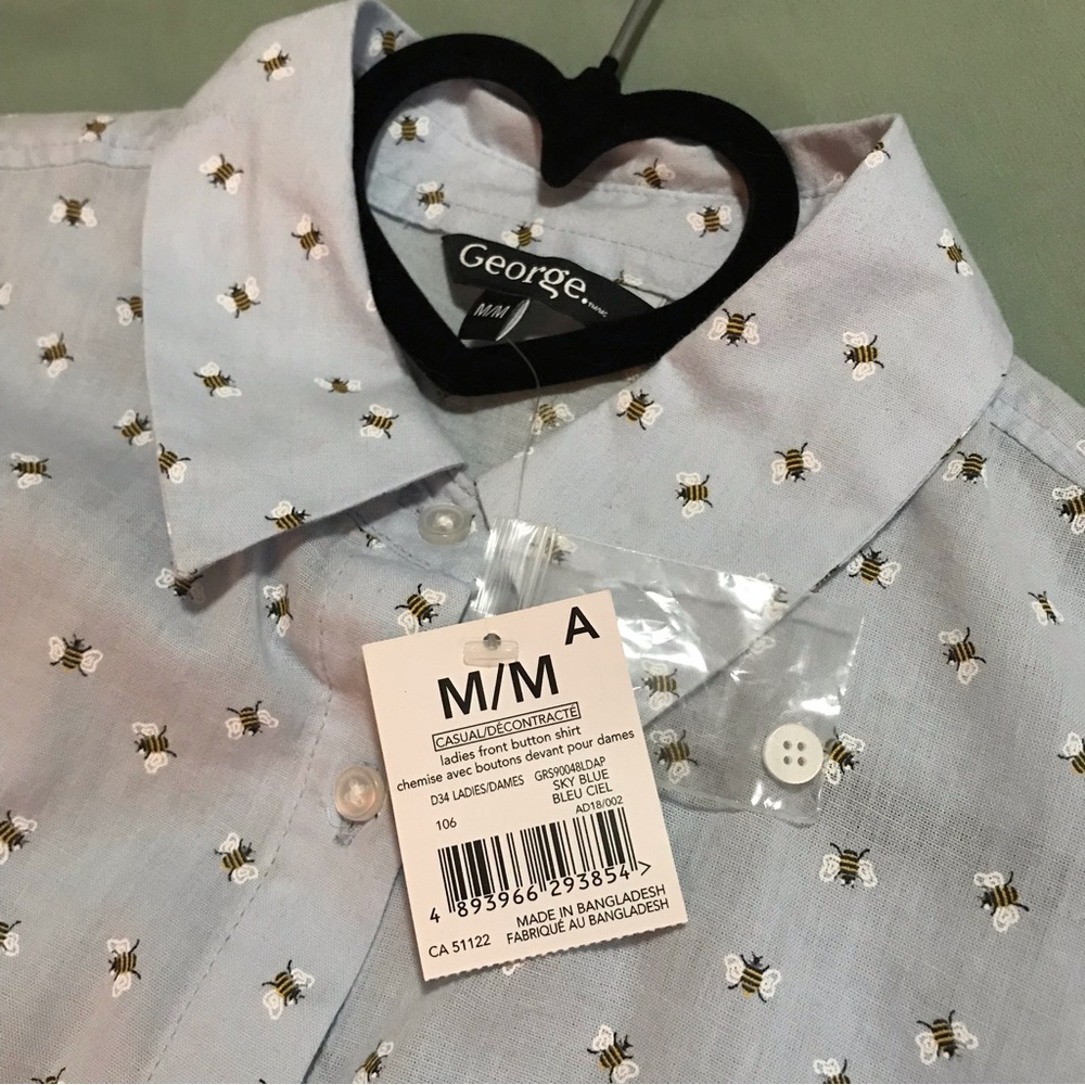 NWT Ladies Size M Light Blue Bee Button Front Casual Long Sleeve Dress Shirt